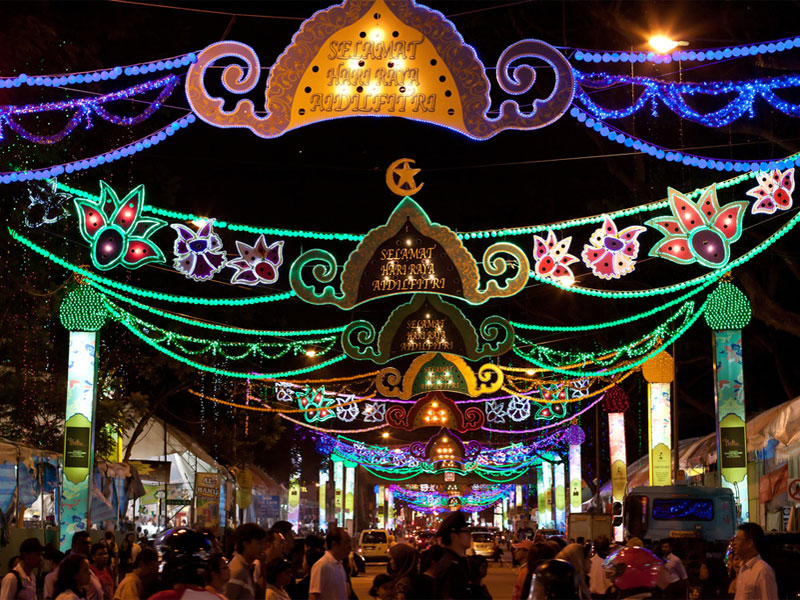 В честь Хари райя пуаса Сингапур расцвечивается праздничной иллюминацией