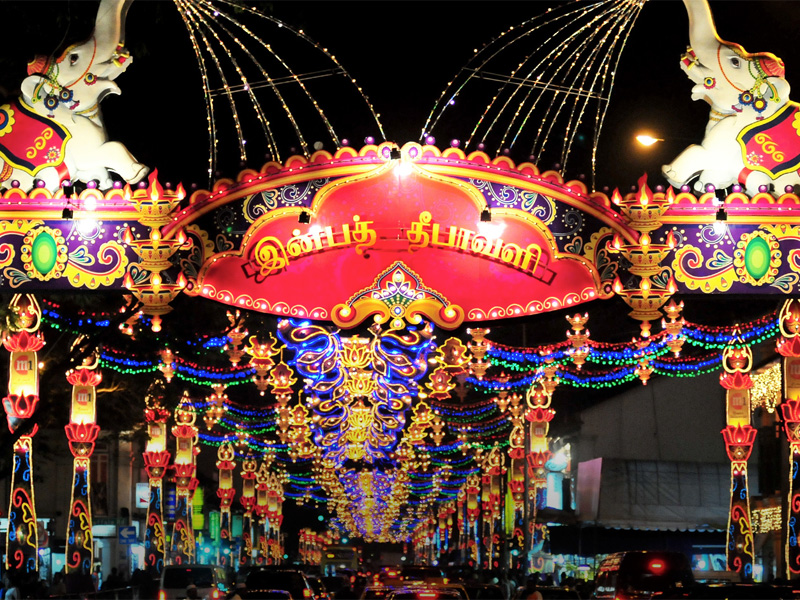 Фестиваль Огней раскрашивает весь Сингапур праздничной световой иллюминацией