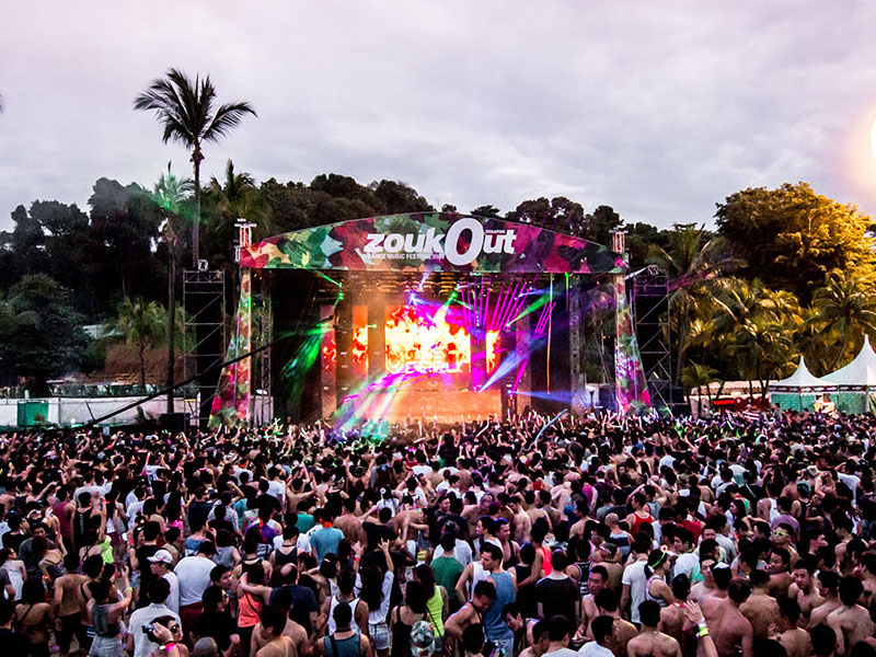 Фестиваль ZoukOut - это главная пляжная вечеринка года во всей Азии