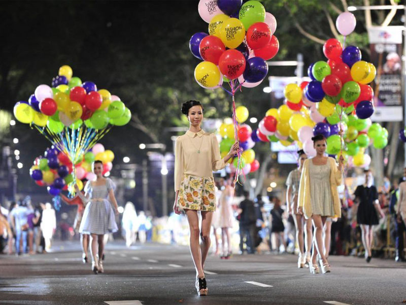Во время Fashion Steps Out гламурная мода в буквальном смысле выходит на улицу