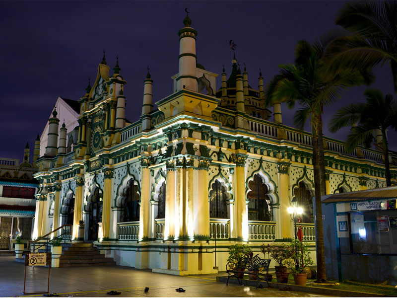 Мечеть Masjid Abdul Gaffoor объединяет верующих мусульманской индийской общины
